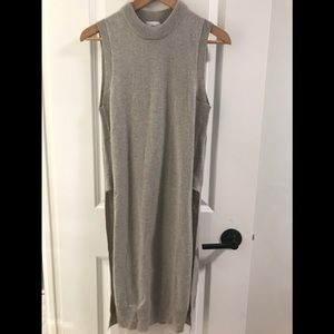 Aritzia’s Wilfred Grey Knit Sleeveless Tunic in size S.